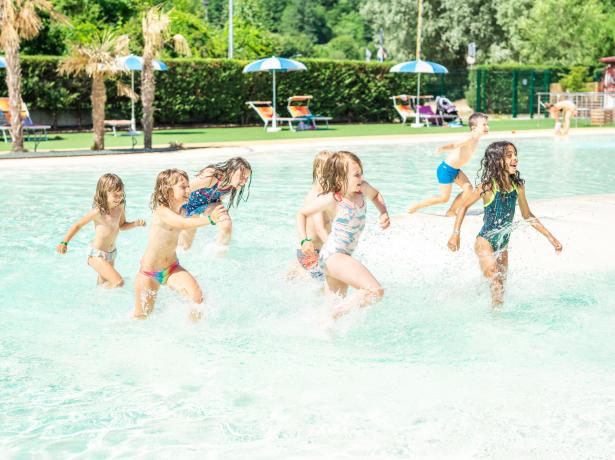 campinglevico it offerta-luglio-campeggio-lago-levico-con-piscina-e-animazione 006